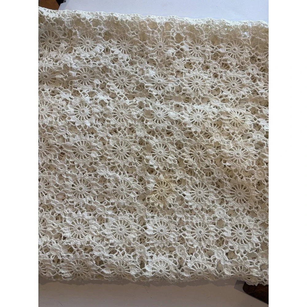 Vintage Handmade Crochet Tablecloth Daisy Wheel Pattern Cream 36x36 Scallop